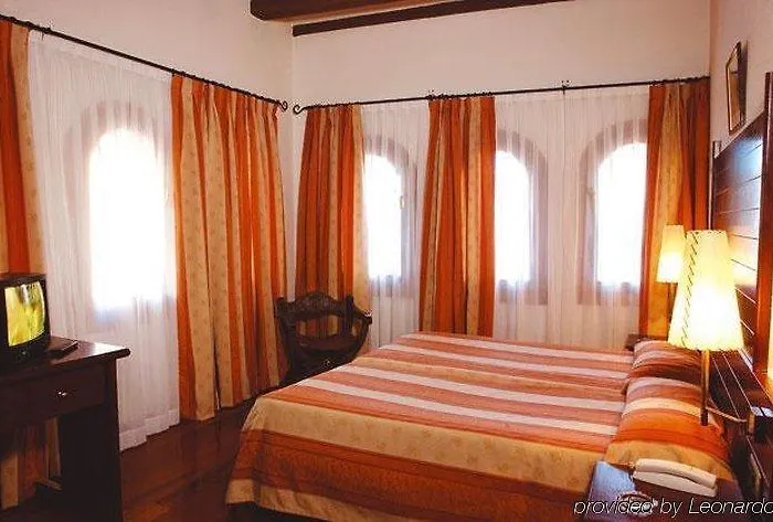 Hotel Albarracin Hotell 3*
